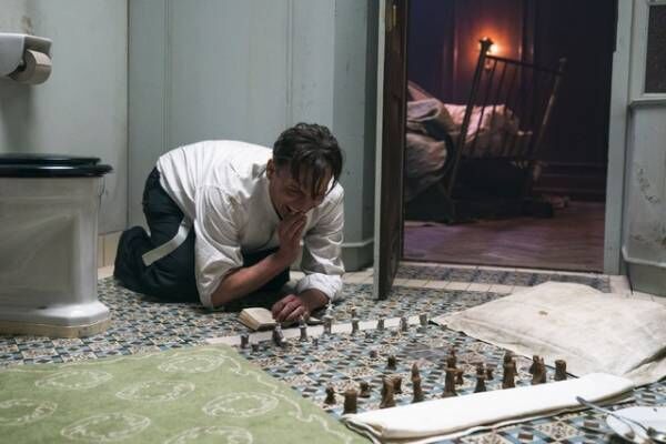 「チェスの本」が支えた監禁生活の一幕捉える『ナチスに仕掛けたチェスゲーム』予告編＆ポスター