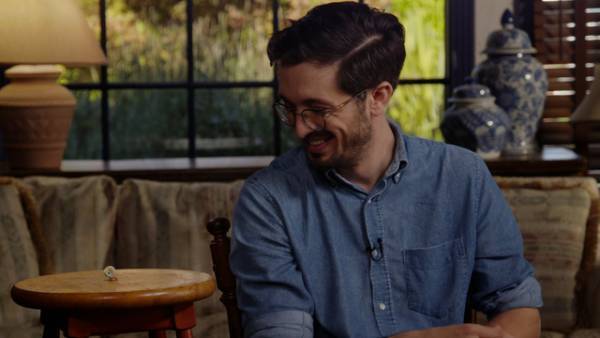 驚いたり泣いたり…人間のような感情表現に注目『マルセル 靴をはいた小さな貝』