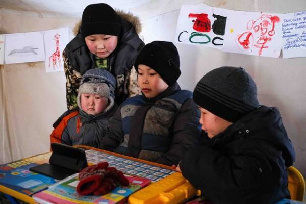 3人の先生と子どもたちの学ぶ楽しさ映し出す『世界のはしっこ、ちいさな教室』予告映像