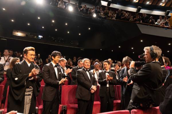 北野武監督『首』5分間のスタンディングオベーションに、西島秀俊も「感動しています」