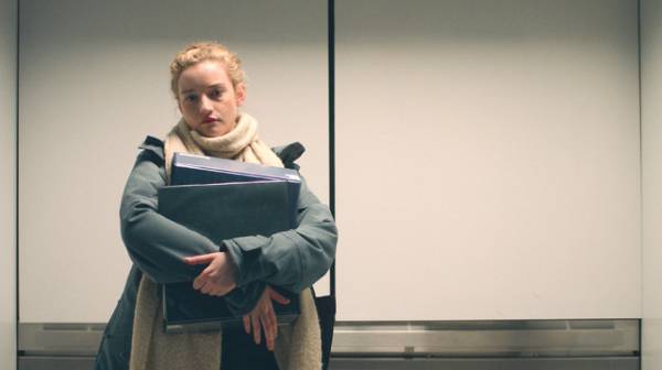 誰もが見て見ぬふりをする“闇”に気づいたとき「わたしは どうする？」『アシスタント』予告編