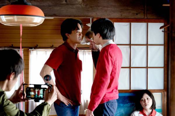 松岡茉優×窪田正孝、嵐の夜の運命的な出会い捉える『愛にイナズマ』特報映像