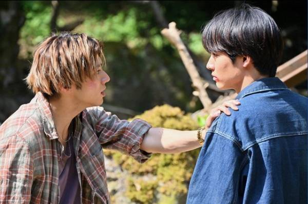 「ペンディングトレイン」6話、上白石萌歌“紗枝”の靴ひもを結ぶ山田裕貴“直哉”に「精一杯の愛情表現」の声