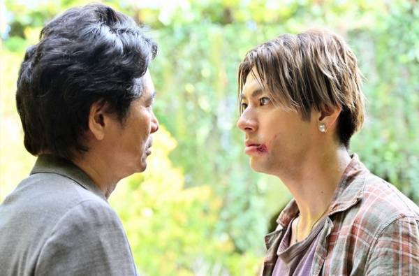 「ペンディングトレイン」6話、上白石萌歌“紗枝”の靴ひもを結ぶ山田裕貴“直哉”に「精一杯の愛情表現」の声