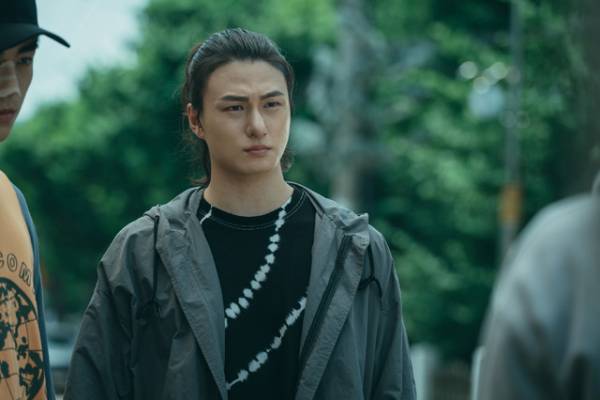 パク・ジフン、茶目っ気たっぷり撮影裏の素顔「弱いヒーロー Class１」メイキング＆インタビュー映像