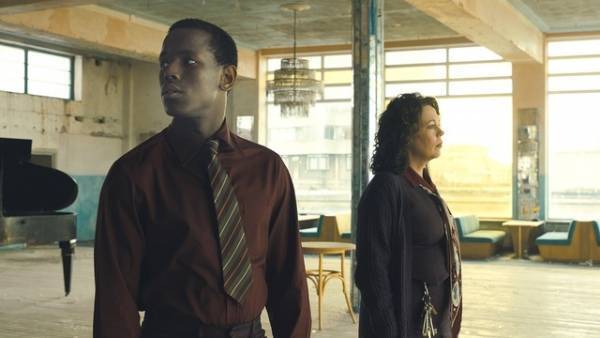 屈辱を感じながらも、やり過ごすしかない孤独な主人公描く『エンパイア・オブ・ライト』特別映像