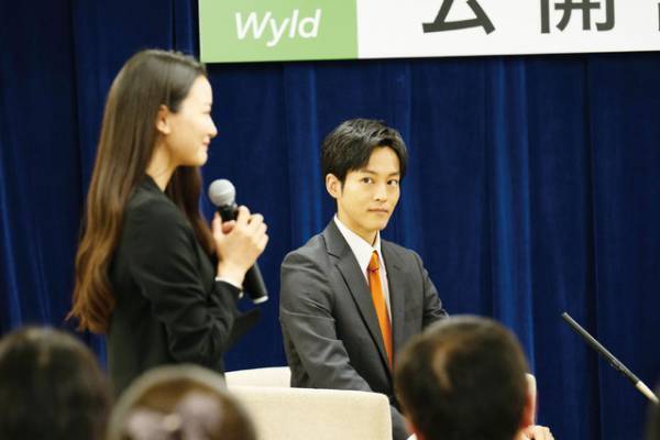 松坂桃李演じる能天気議員、ある意味素直で憎めない？「離婚しようよ」場面写真