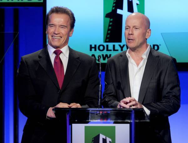 アーノルド・シュワルツェネッガー、俳優業引退のブルース・ウィリスを称賛「ずっと記憶に残る偉大なスター」