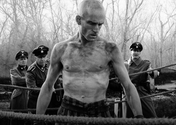 絶望を生き抜いた男の壮絶な過去とは…『アウシュヴィッツの生還者』予告編＆場面写真