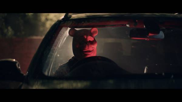 邪悪な“くまさん”がじっとこちらを見つめる…『プー あくまのくまさん』本ビジュアル