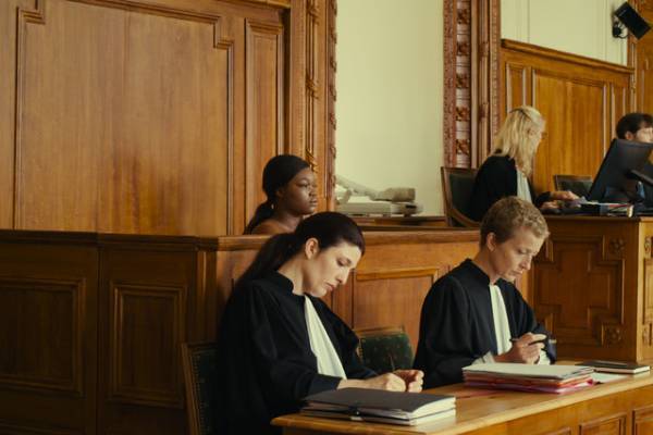 ケイト・ブランシェット「この監督に演出されたい」映画人たちが絶賛する法廷劇『サントメール ある被告』本予告