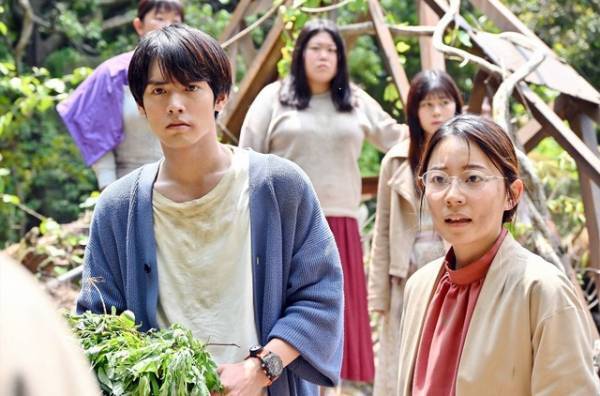 「ペンディングトレイン」7話 上白石萌歌“紗枝”、山田裕貴“直哉”をハグ…視聴者からは「心が傾いてる」「あのハグは愛」の声