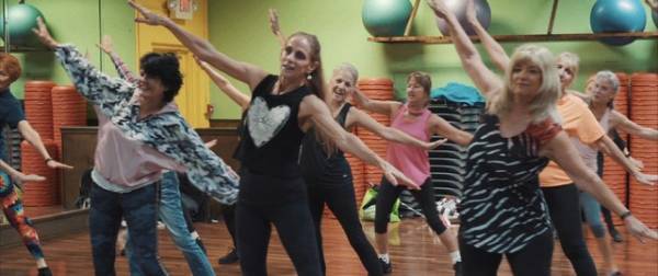 パワフル＆ポジティブなチアガールたちを映し出す『70歳のチア・リーダー』予告編