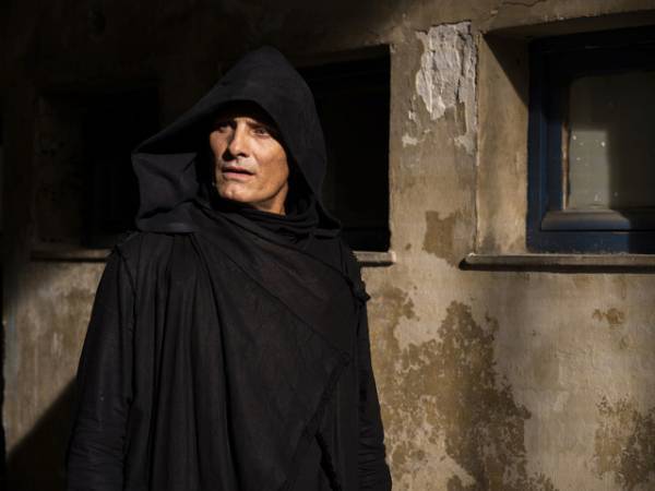 デヴィッド・クローネンバーグ監督が描く強烈な近未来『クライムズ・オブ・ザ・フューチャー』場面写真