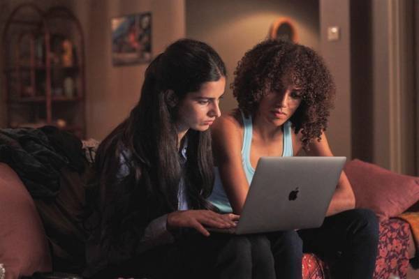 サイモン・ペッグ＆マーク・ライランスら共演、リアルなサイバー戦争描く「GCHQ：英国サイバー諜報局」日本上陸