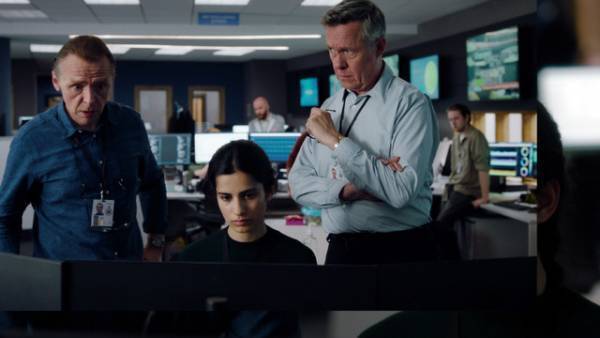 サイモン・ペッグ＆マーク・ライランスら共演、リアルなサイバー戦争描く「GCHQ：英国サイバー諜報局」日本上陸