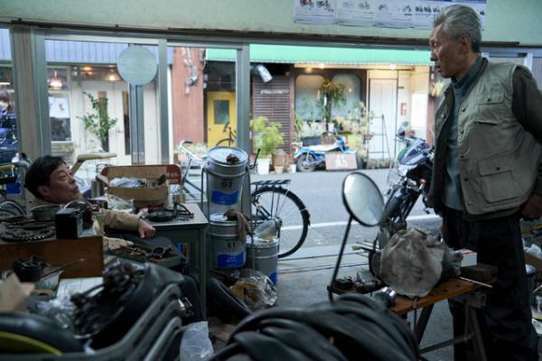 光石研、実の父親と親子役で初共演『逃げきれた夢』本編映像