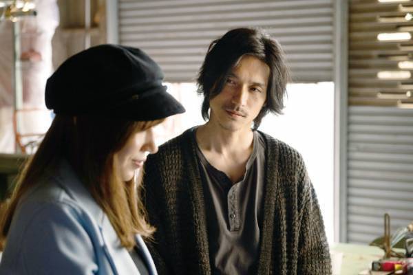 仲里依紗の巫女さん姿も！「離婚しようよ」バラエティに富んだ場面写真