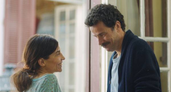 『青いカフタンの仕立て屋』3人が笑顔で踊る“ラストダンス”シーン到着