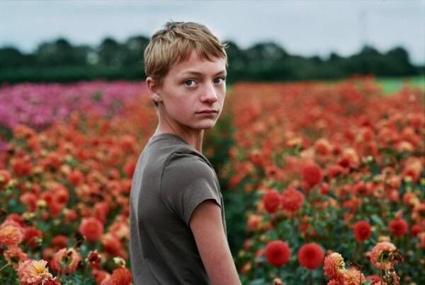 『CLOSE／クロース』色彩鮮やかな花畑を駆ける少年2人の冒頭映像解禁