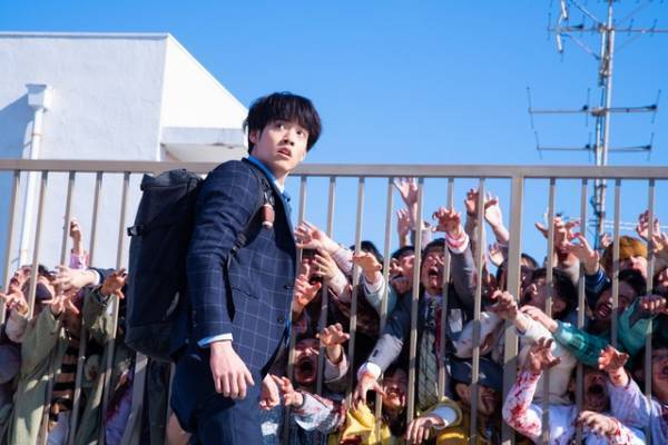 赤楚衛二が歓喜の叫び!? 新感覚ゾンビ映画『ゾン100』8月3日配信決定