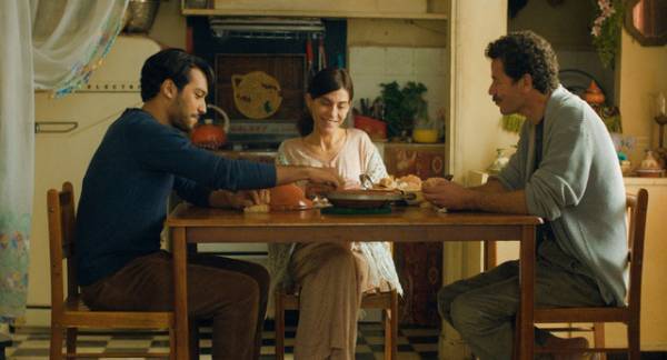 『青いカフタンの仕立て屋』に登場！“卵入りのタジン料理”レシピ公開