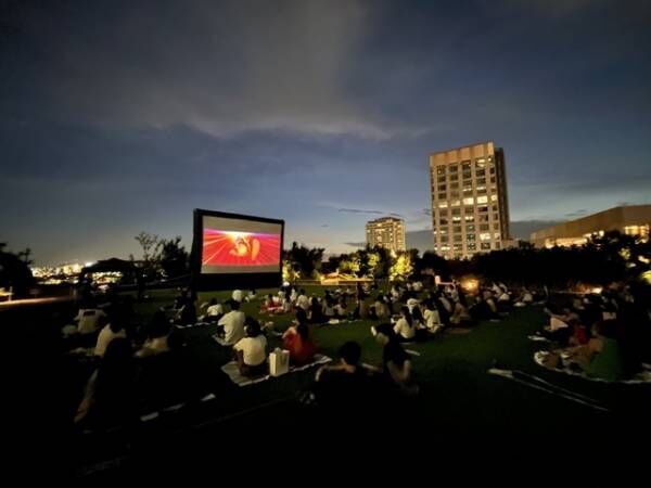 『シング・ストリート』を芝生の上で　屋外映画館「原っぱシネマ」二子玉川で2日間開催