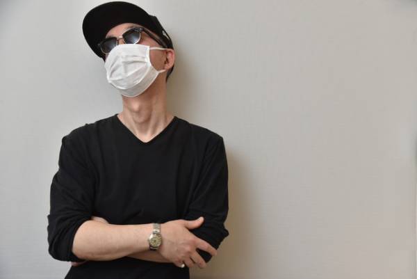 日米デザイナー対談！ 2人のデザイナーは鬼才ホン・サンスの世界をどう切り取ったのか？