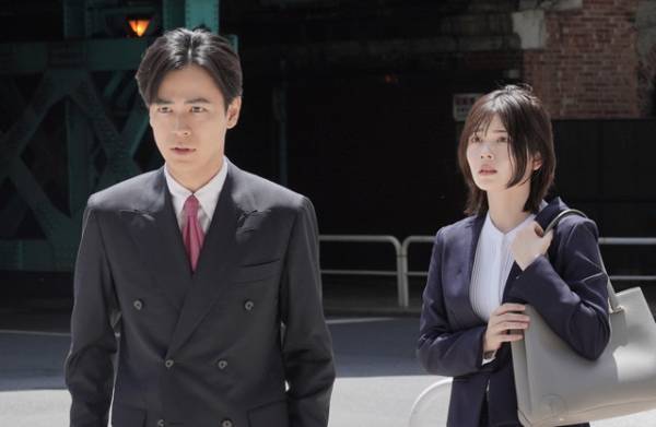 成田凌×小芝風花、新コンビに期待「転職の魔王様」シーン写真公開