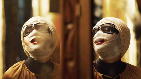 頑固で偏屈…ただならぬ雰囲気の祖母の正体とは？『イビルアイ』予告編