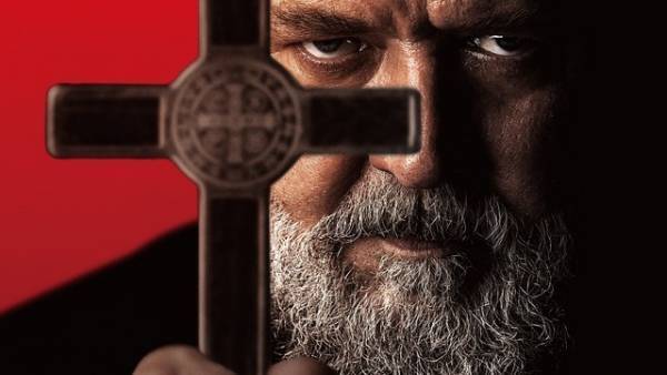 悪魔に取り憑かれた少女が見せる驚愕“スパイダーウォーク”『ヴァチカンのエクソシスト』本編映像