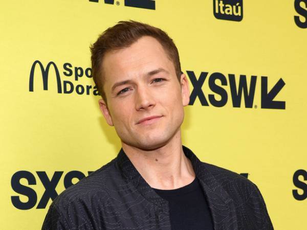 タロン・エジャトン、「SNSからしばらく離れる」と宣言「自分自身に誓う」ファンは応援