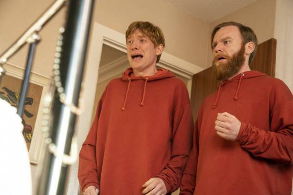 ドーナル・グリーソン、実弟と主演・製作「フランク、アイルランドのダメ男。」8月一挙配信