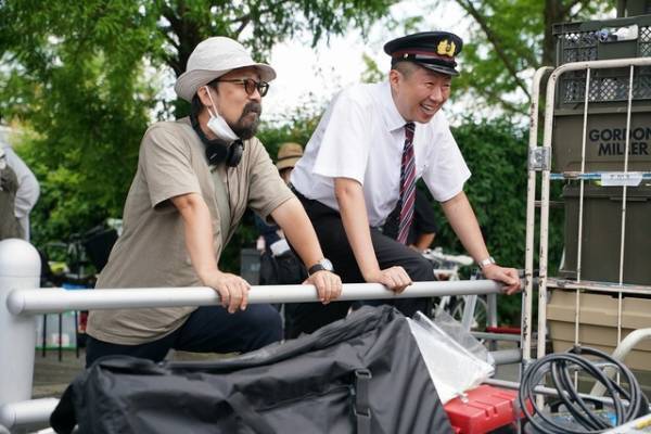 岡田将生、16年ぶりタッグの山下敦弘監督から演技指導『１秒先の彼』メイキング写真