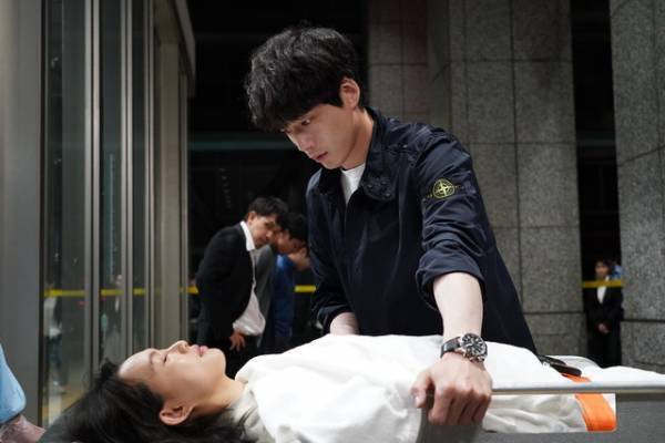 坂口健太郎主演「CODE-願いの代償-」序盤から急展開、関連ワードがトレンド入り