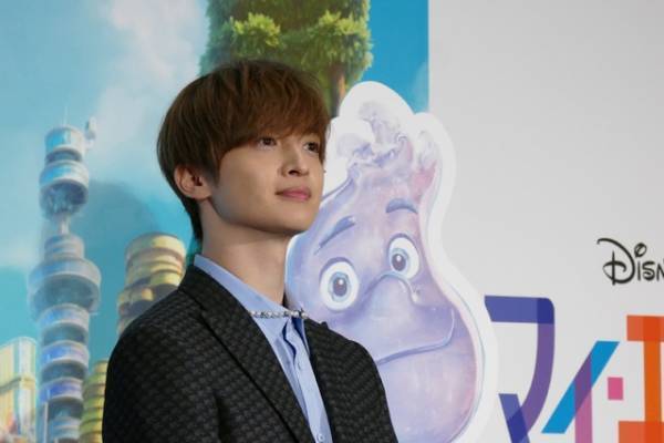 川口春奈と玉森裕太、“火と水”イメージの衣装で『マイ・エレメント』お披露目イベント