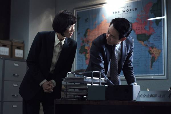 韓国映画『ハント』イ・ジョンジェ×チョン・ウソン、互いを疑う場面写真＆コメント映像