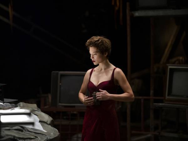 不穏な世界観を表現する衣装へのこだわり『クライムズ・オブ・ザ・フューチャー』場面写真＆コメント