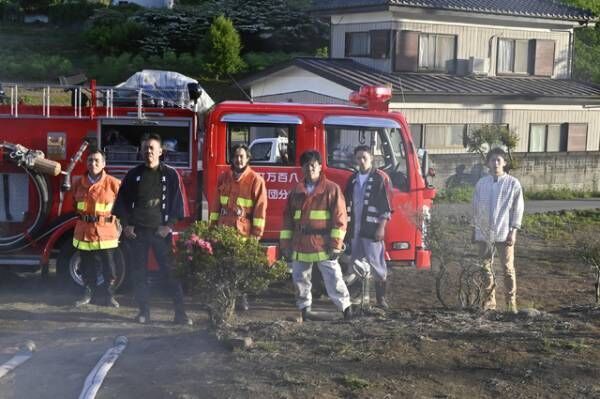 中村倫也ら消防団メンバーが“ワンカット”で挑んだ火災シーン「ハヤブサ消防団」