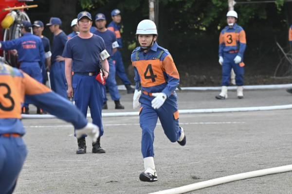 中村倫也「贅沢で躍動感あふれるシーンになった」“消防操法大会シーン”に挑戦「ハヤブサ消防団」