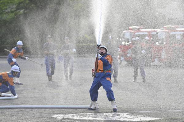 中村倫也「贅沢で躍動感あふれるシーンになった」“消防操法大会シーン”に挑戦「ハヤブサ消防団」