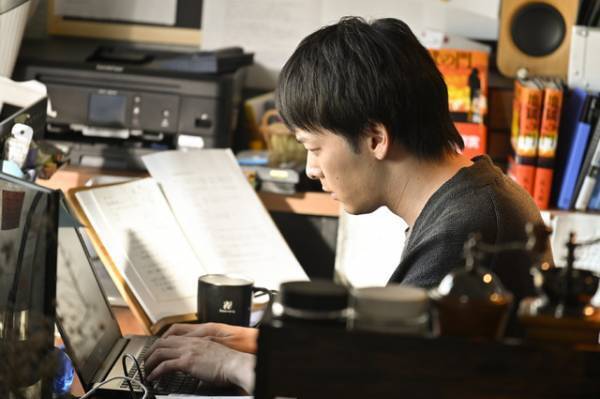 中村倫也主演、戦慄の田園ミステリー「ハヤブサ消防団」今夜拡大SPでスタート