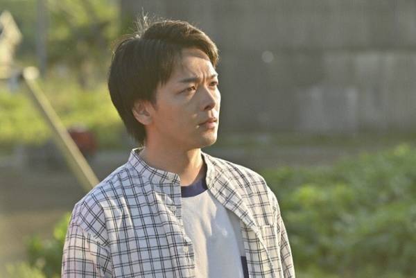 細かく散りばめられた匂わせ演出に「村人全員怪しく見える」「今後の展開に期待しかない」の声続出…「ハヤブサ消防団」1話