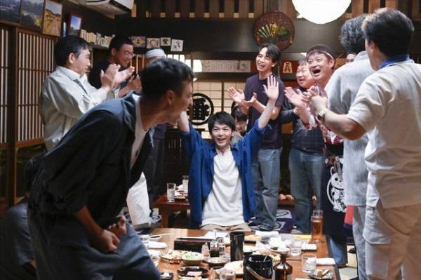 細かく散りばめられた匂わせ演出に「村人全員怪しく見える」「今後の展開に期待しかない」の声続出…「ハヤブサ消防団」1話