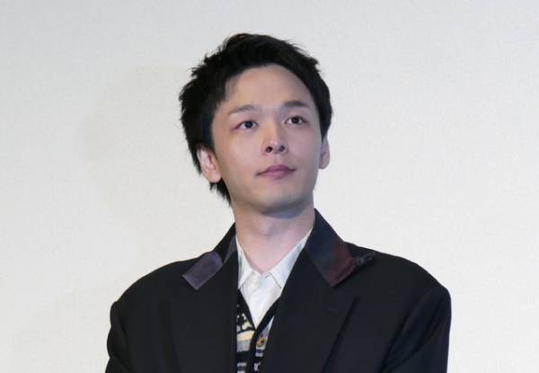 中村倫也、ユースケ・サンタマリアと英国喜劇に挑む「計算された掛け合いも見もの」