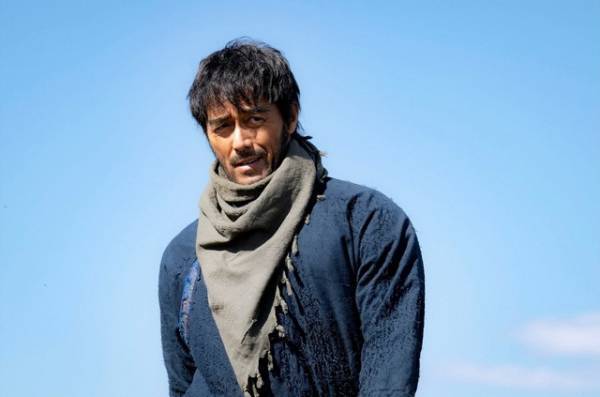 カーチェイスに激しい銃撃！ドラマの壮大な始まりに「まるで映画」「興奮が冷めない」など絶賛の声続出…「VIVANT」1話