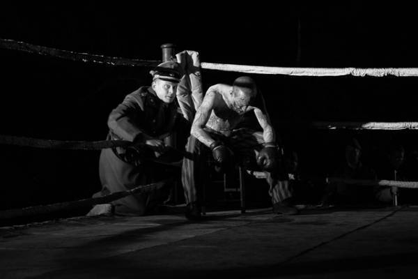 ディズニー王子もこなすビリー・マグヌッセン、『アウシュヴィッツの生還者』での難役を語る