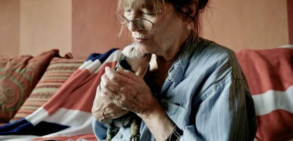 “母”ジェーン・バーキンの真実に迫るシャルロット・ゲンズブール初監督『ジェーンとシャルロット』本予告