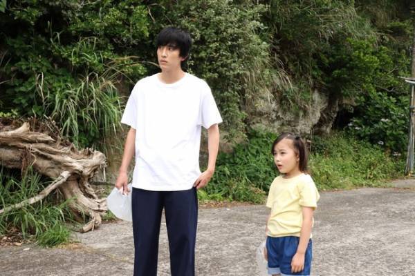 宮崎莉里沙“なる”が、落ち込む杉野遥亮“清舟”を村の行事に誘い出す…「ばらかもん」第2話