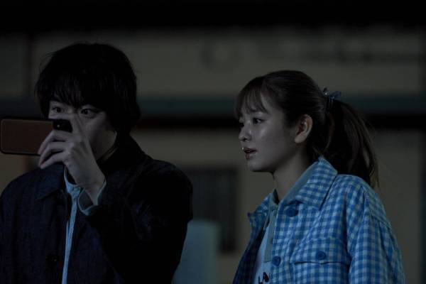 深海のような世界で落合モトキ×あのが佇む『鯨の骨』第1弾ポスター 公開日は10月13日に